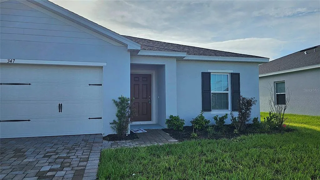4 bed, 2.0 bath, 2000 sqft, $2,200 — Photo 2