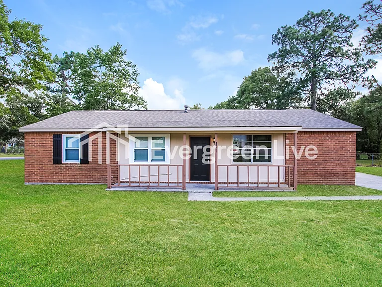 3701 Hickory Cove Rd — Photo 2
