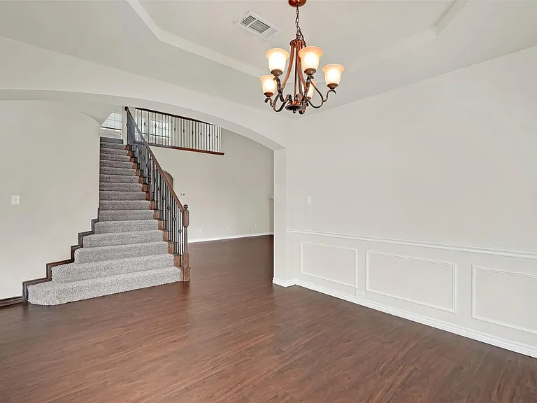10438 Coach House Ln — Photo 7