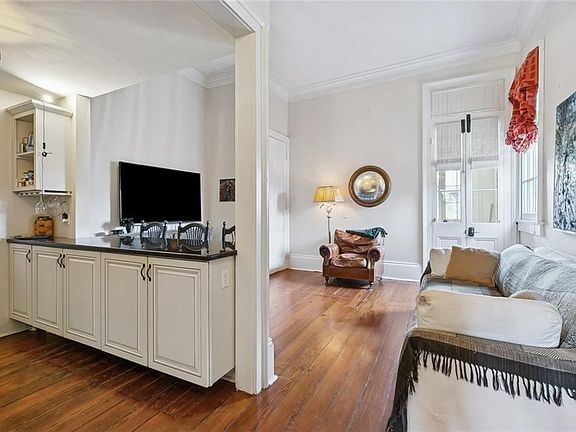5th image of 718 Barracks St APT 4