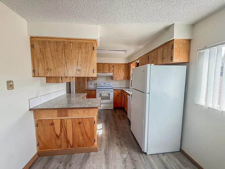126 E Barker St — Photo 10
