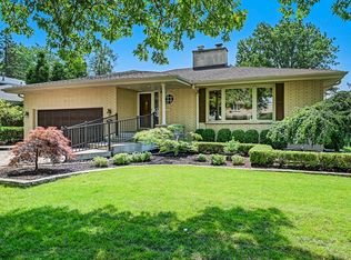 203 Rugeley Rd, Western Springs, IL 60558