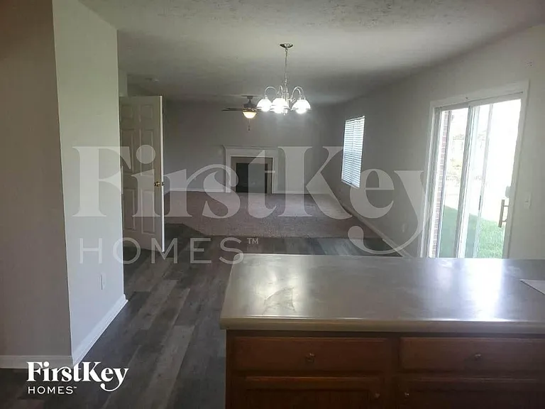 356 Brandon Dr — Photo 7