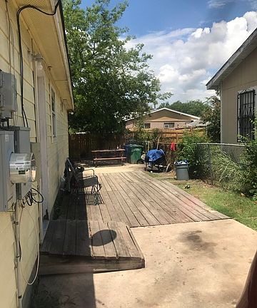 5th image of 927 NW 34th St
