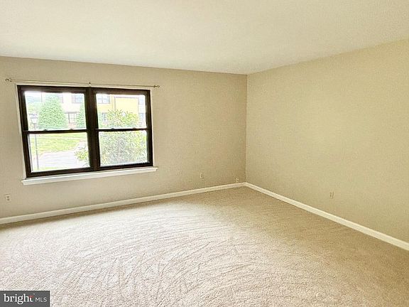 4th image of 1726 Saratoga Ct
