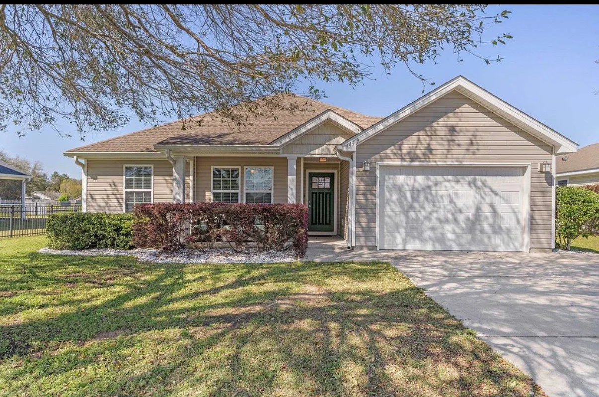 3 bed, 1264 sqft, $2,100 — Photo 1