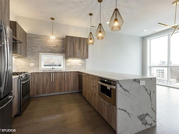 3rd image of 2537 W Cortland St #3