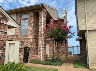 107 Oakbrook Dr, Lewisville, TX 75057