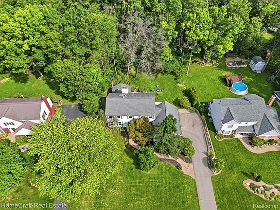 4th image of 9659 Alger Dr
