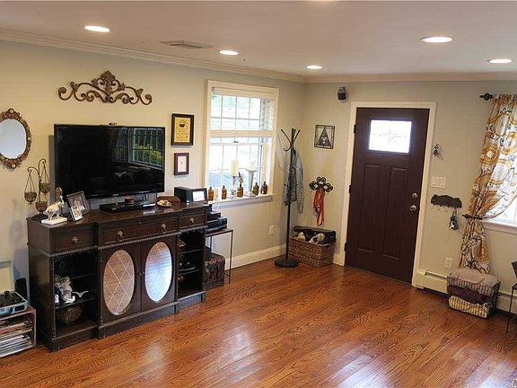 4th image of 3672 Wadena St
