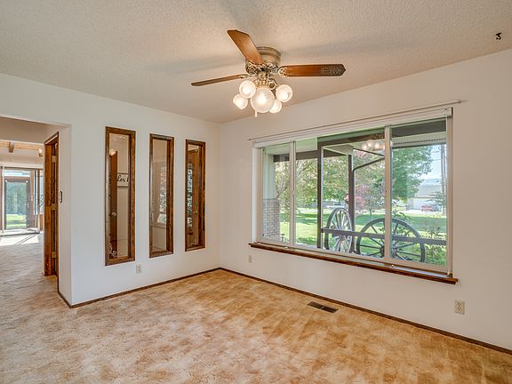 4th image of 325 N Nile Ave