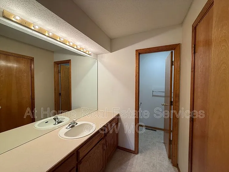 3324A S Leawood Ave — Photo 10