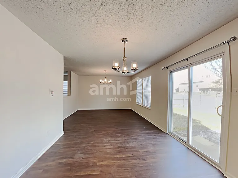 10890 Clear Spring Dr — Photo 6