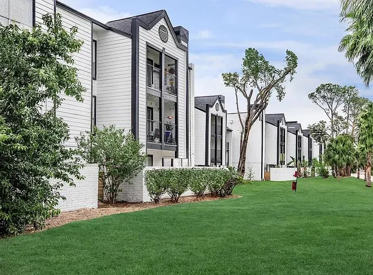 4400 Memorial Dr #2-2015 — Photo 2