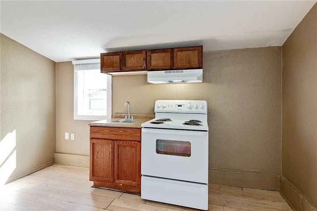 1 bed, 1.0 bath, 320 sqft, $800 — Photo 2
