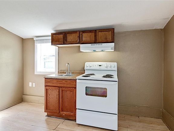 2nd image of 108 S Avenue A Ave #B