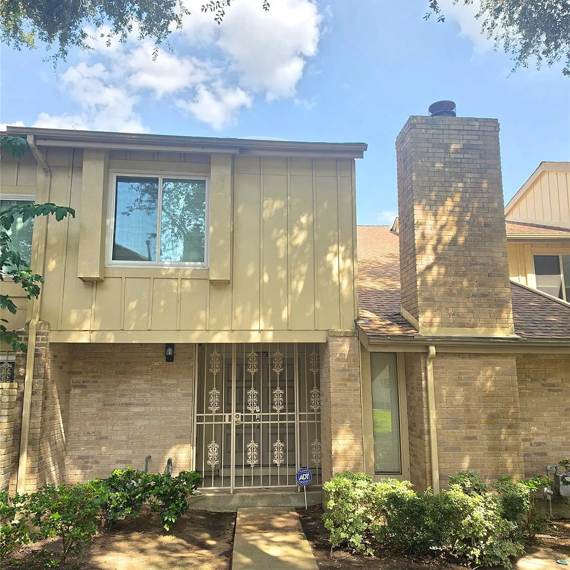 3 bed, 2.5 bath, 2053 sqft, $2,000 — Photo 1