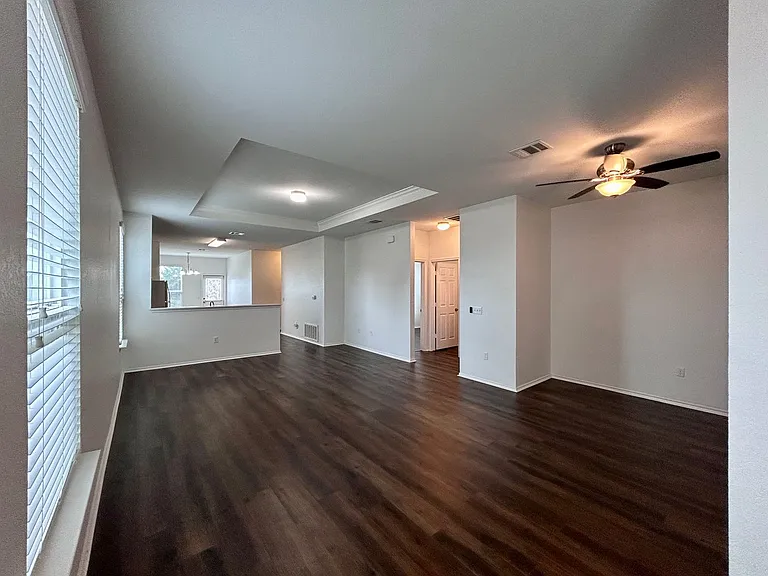 9117 Southwick Dr — Photo 2