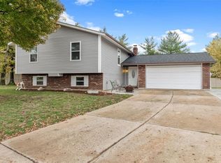 730 N Yosemite Ct, Saint Peters, MO