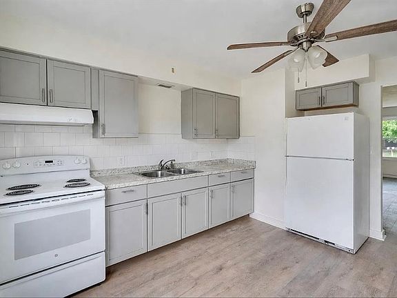 4th image of 895 Cook Ave #2