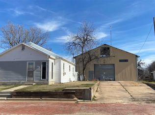 219 S Grand Ave, Olney, TX 76374