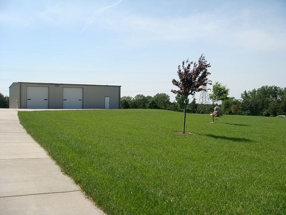 3rd image of 1401 Linwood Ln