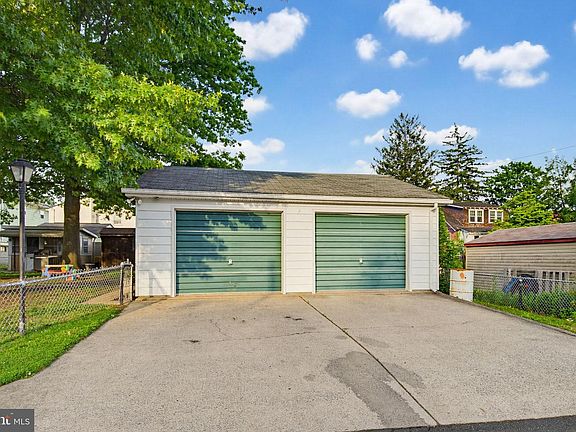 5th image of 108 Rose Ln