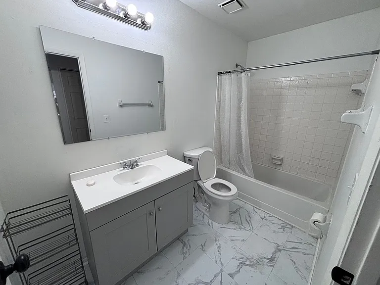 1028 Hickory Rd — Photo 12