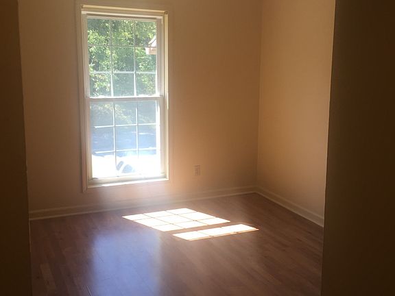 2nd image of 112 Robinwood Dr APT 20