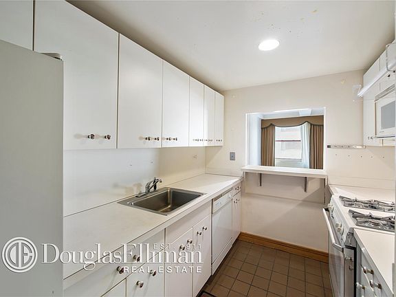 4th image of 40-44 E 61st St #5C