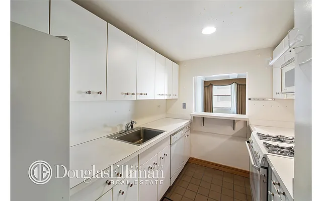 Sold by Douglas Elliman | media 3