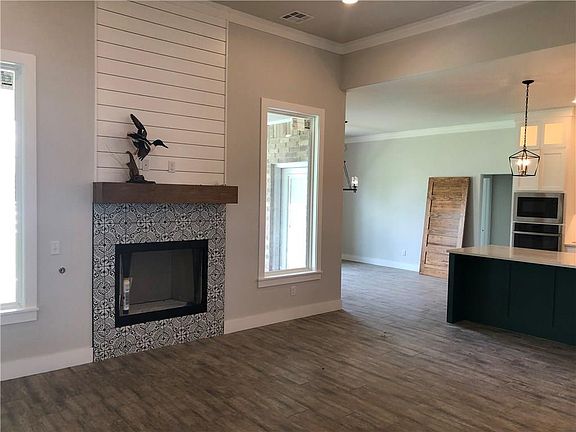 3rd image of 49 Hickory Cir