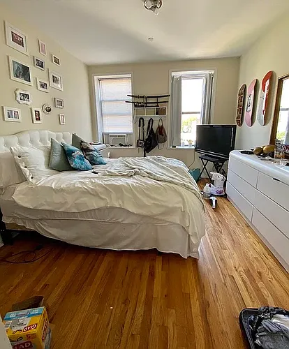 86 Graham Ave Photo 1