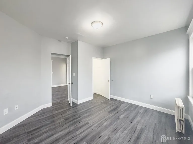 556 Roosevelt Ave #2 — Photo 13
