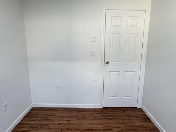 375 Whiton Street image 13 of 20