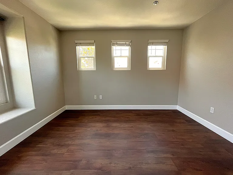 820 Harbor Cliff Way #260 — Photo 22