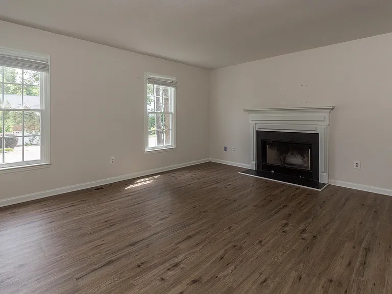 805 Penncross Dr — Photo 8