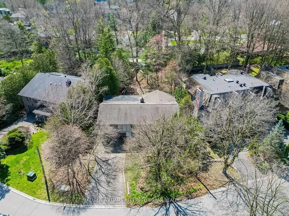 15 York Valley Cres, Toronto, ON M2P 1A8