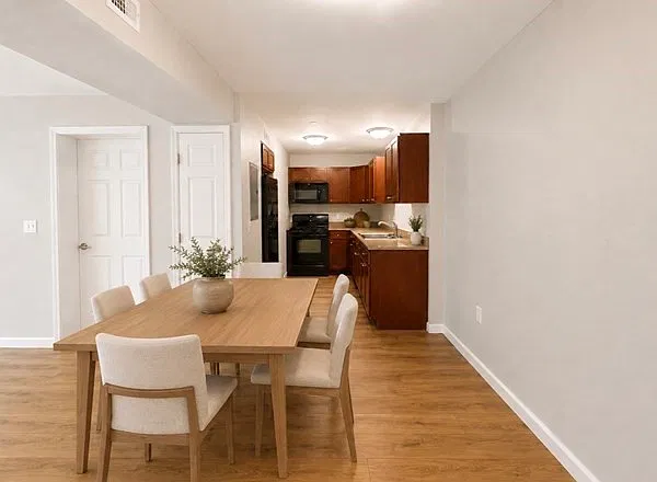2 bed, 950 sqft, $2,700 — Photo 3