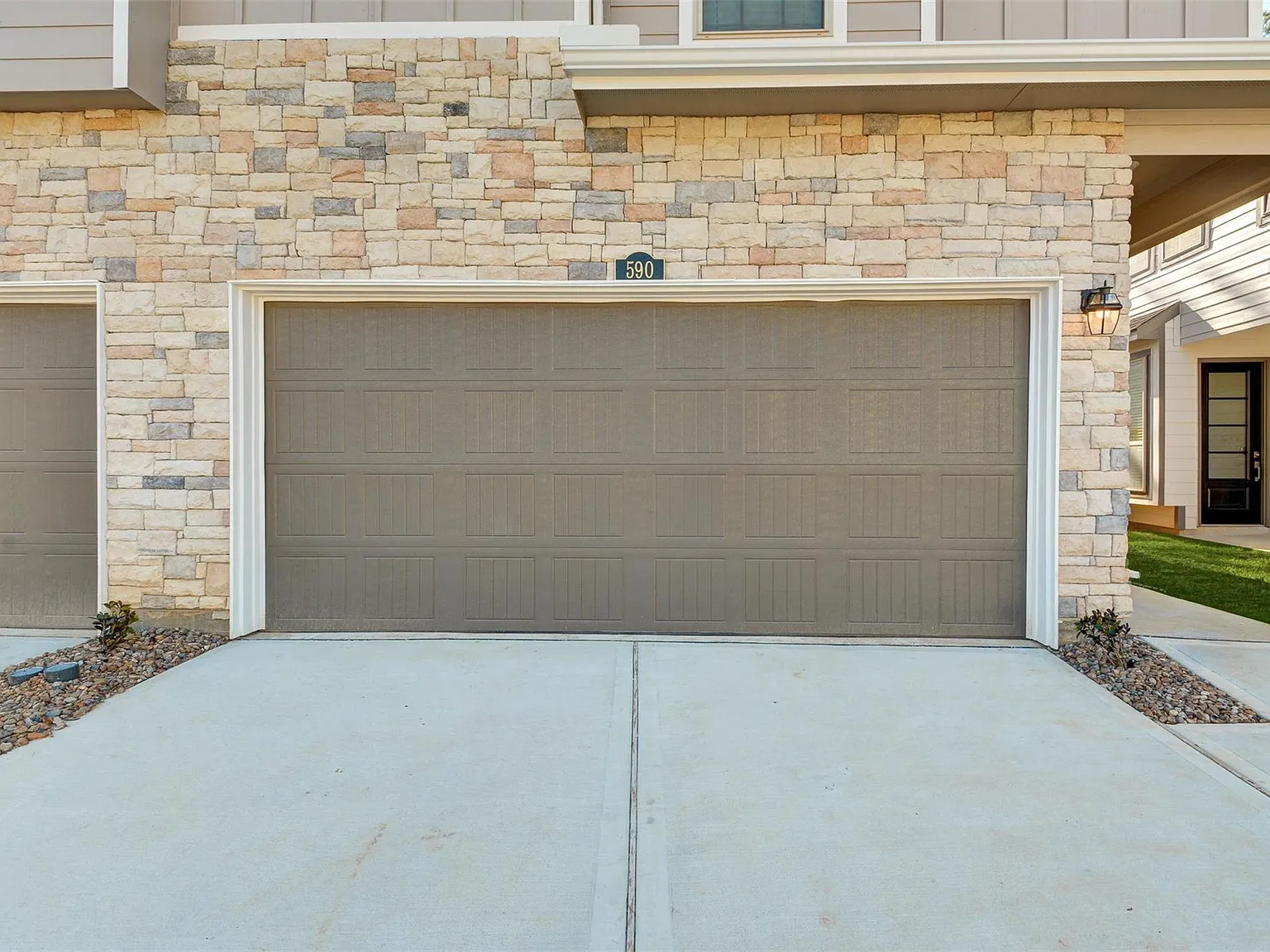 3 bed, 2.5 bath, 1910 sqft, $2,300 — Photo 4