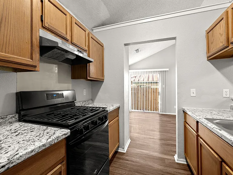 CV-AUS12130 Thompkins — Photo 13