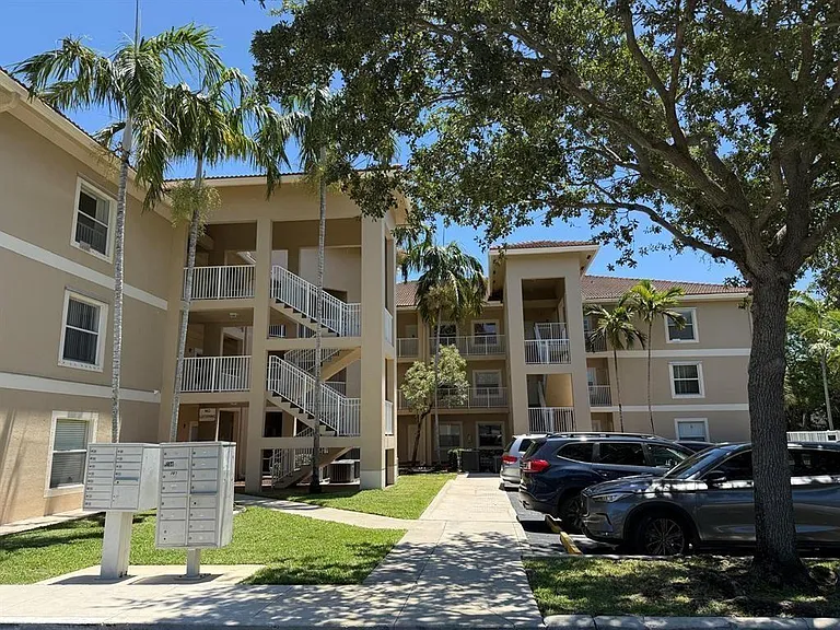 2941 Riverside Dr #303 — Photo 25