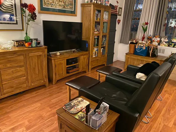 209 East 56th Street image 4 of 9