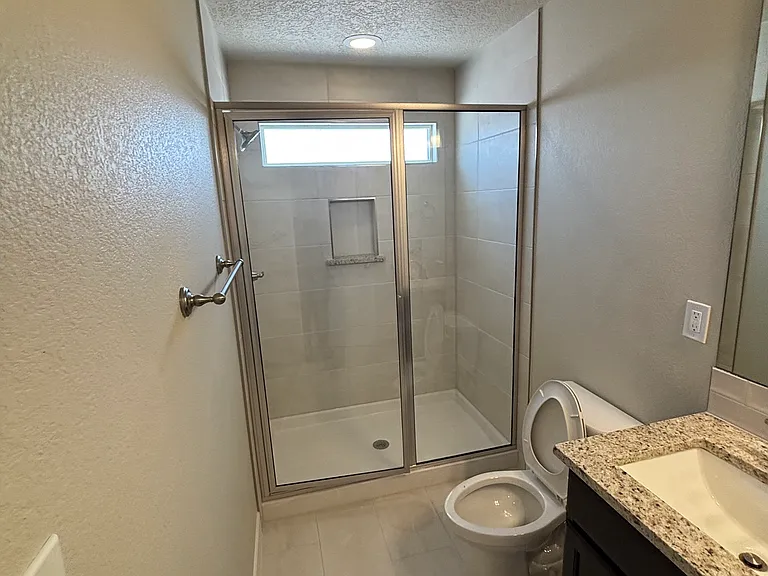 3644 Queen Ct NE — Photo 9