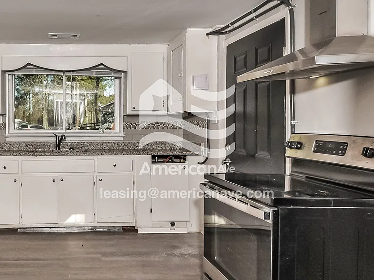 719228_003_wm_-_kitchen_13443952.jpg