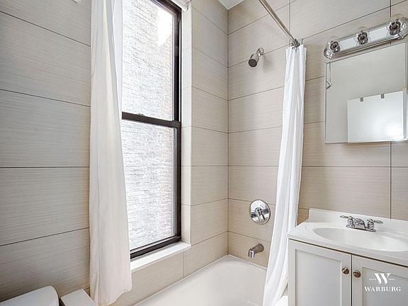 4th image of 349 W 44th St APT 3RE