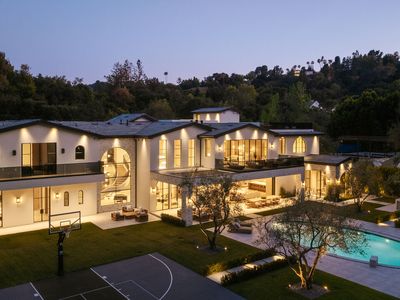 15837 Royal Oak Rd, Encino, CA, 91436