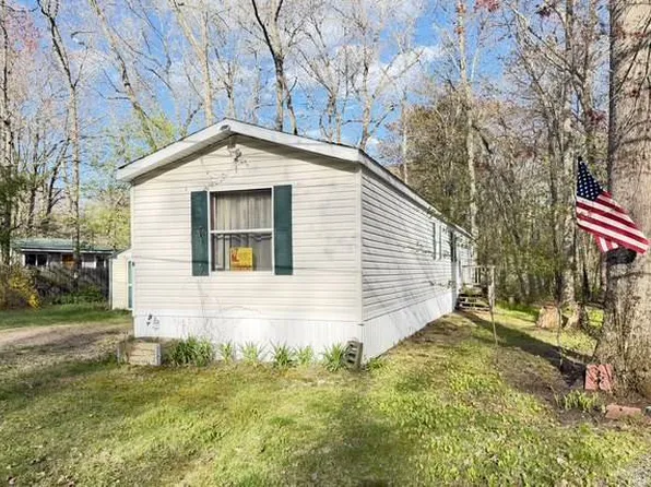 8 Larivierre Ln, Biddeford, ME 04005