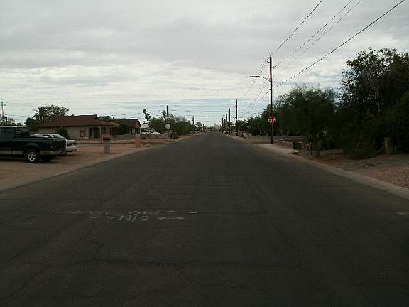 4th image of 214 E 9th St