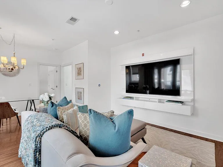 1903 Kenilworth Ave #111 — Photo 6